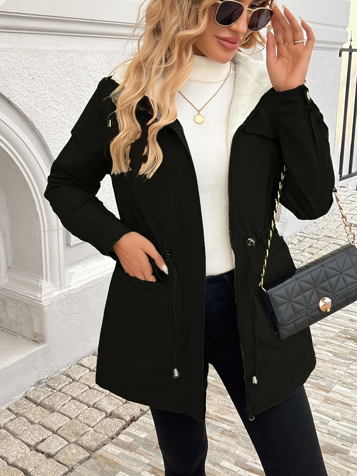 Giacca con cappuccio e coulisse – Abbigliamento casual, attività all'aperto